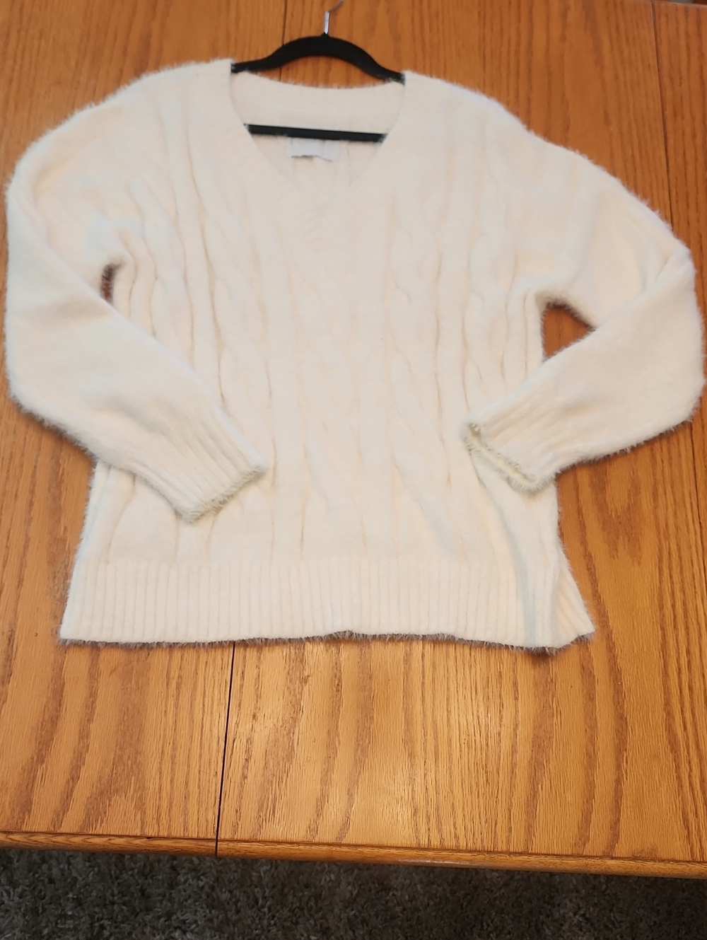 Lucky Brand Cream Cable-Knit V-Neck Sweater - Picture 6 of 16
